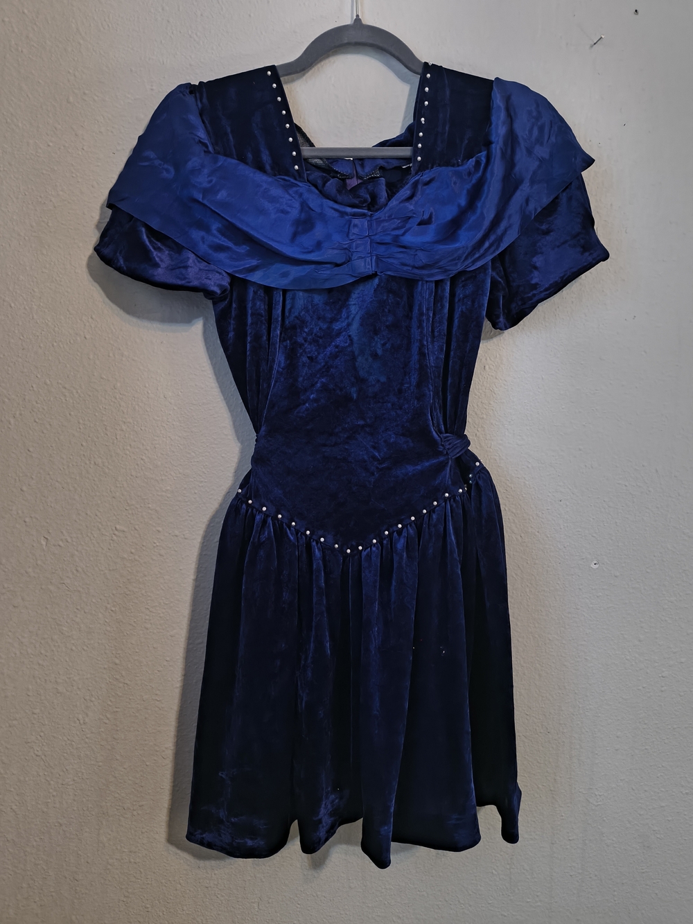 Vintage 80s Royal Blue Velvet Off Shoulder Party Dress Pearl Fit & Flare Size M - Picture 8 of 8